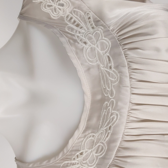 Zhouk Dress Size M Cream Flutter Sleeves Tie Waist Embroidered Cutouts 100% Silk - Picture 6 of 16